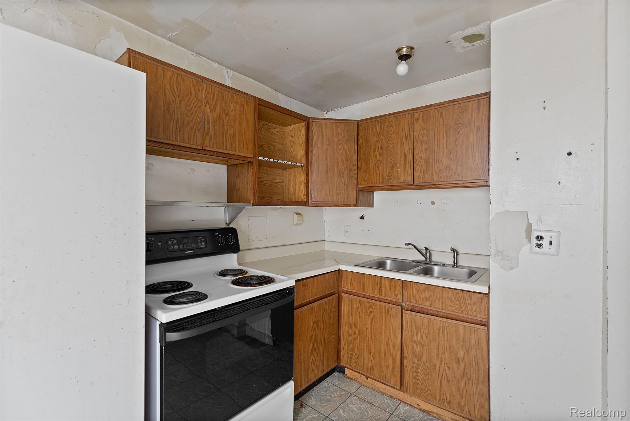 17484 Lowell St Property Photo 11