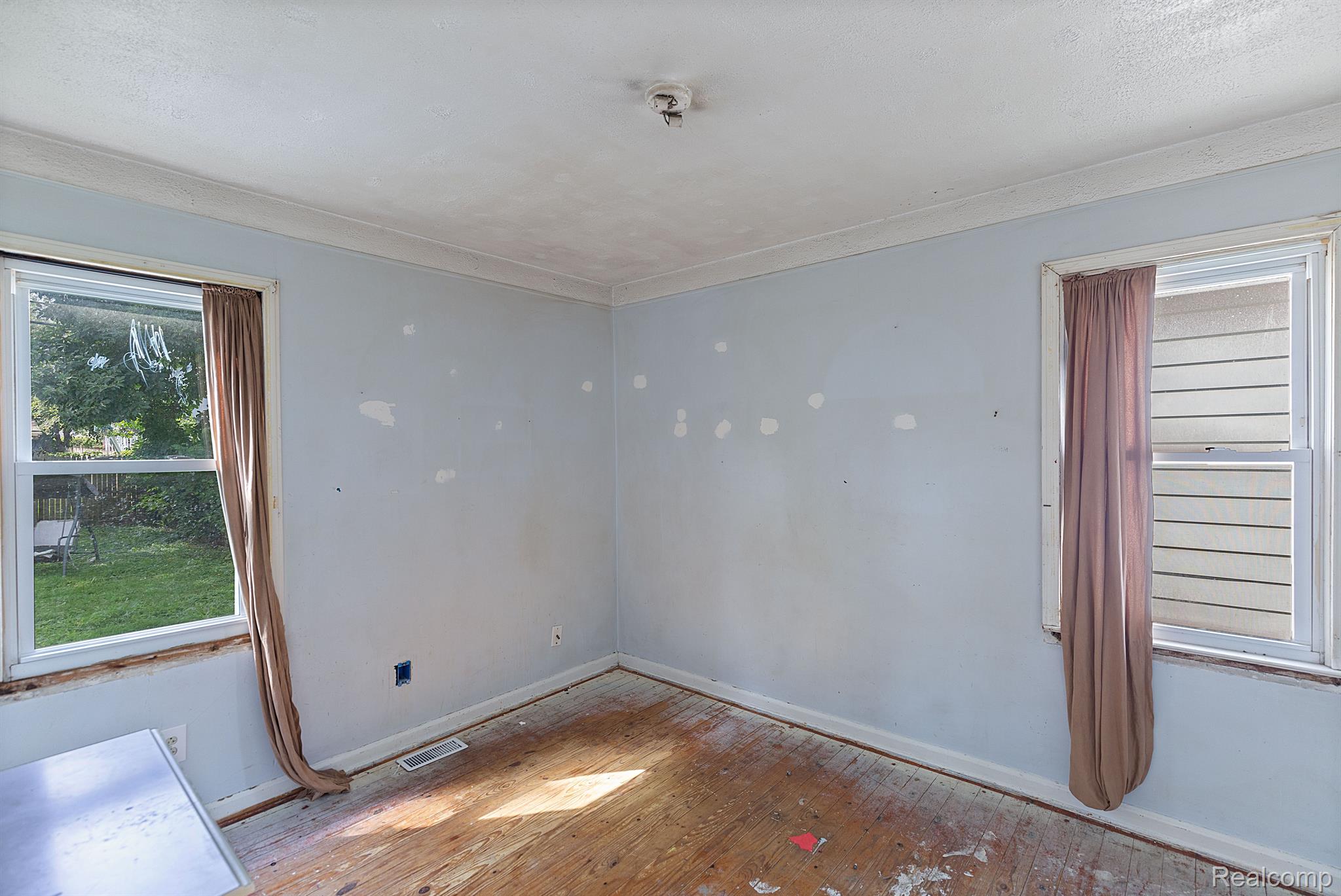 17484 Lowell St Property Photo 16