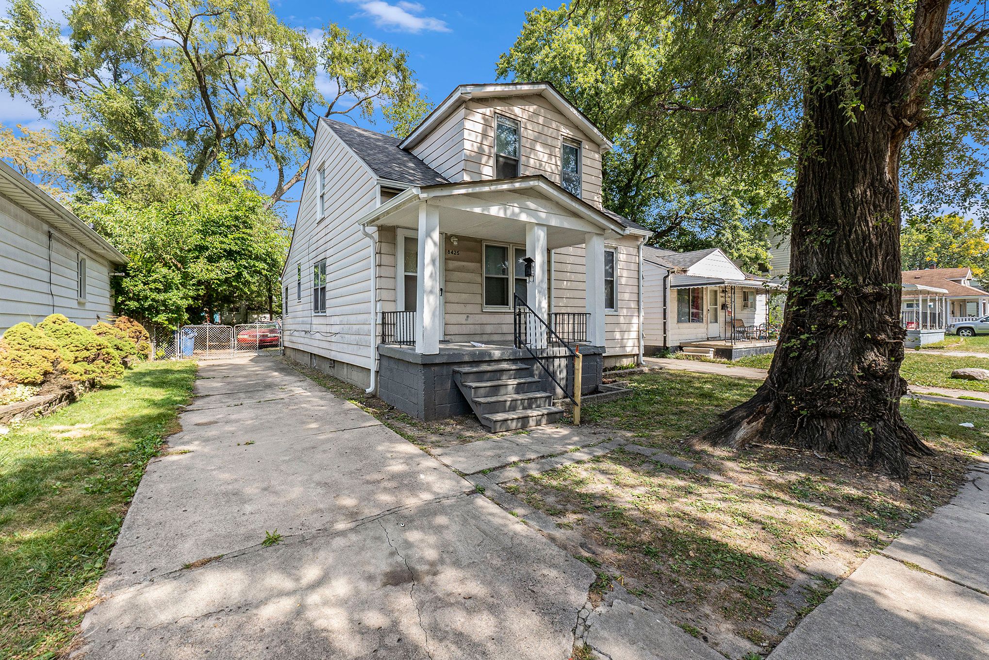 8425 Chalmers Ave Property Photo 2
