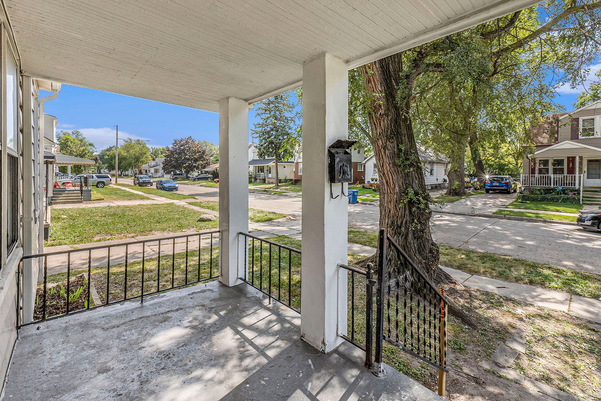 8425 Chalmers Ave Property Photo 3