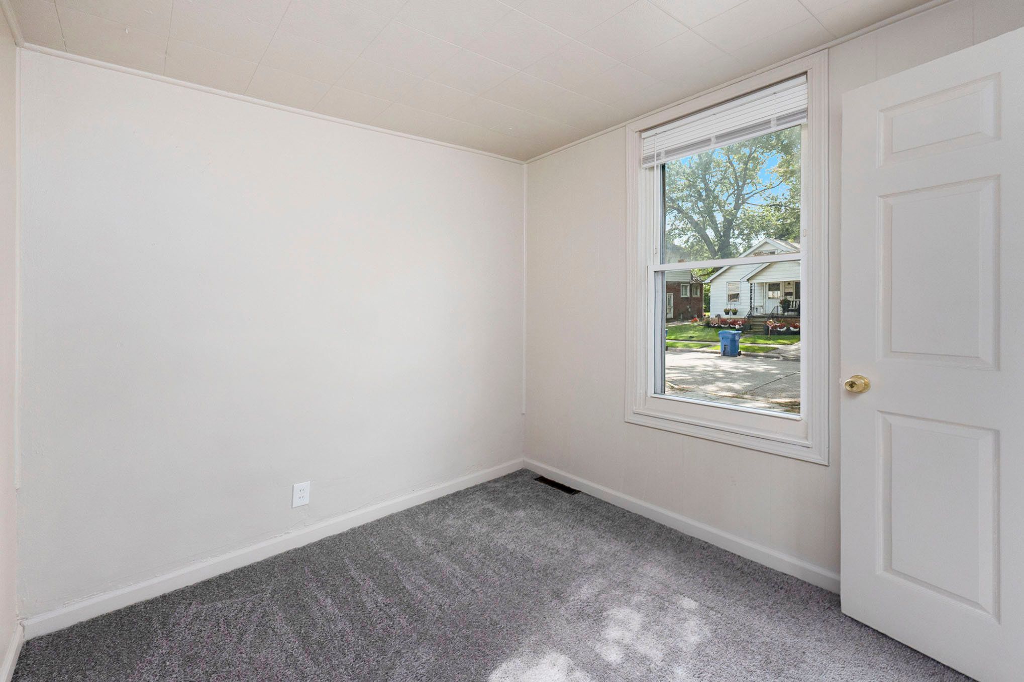 8425 Chalmers Ave Property Photo 11