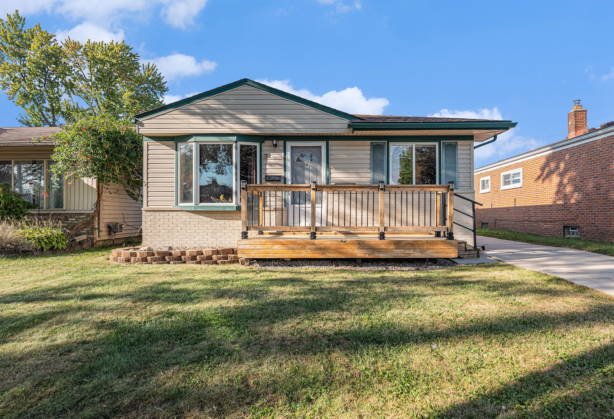22715 LAKE DR Property Photo 1