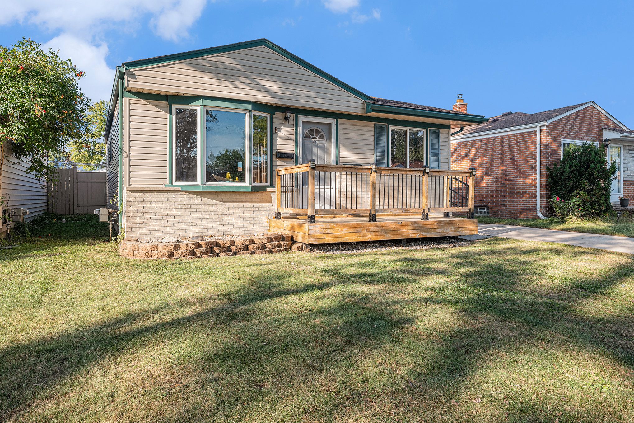 22715 Lake Dr Property Photo 2