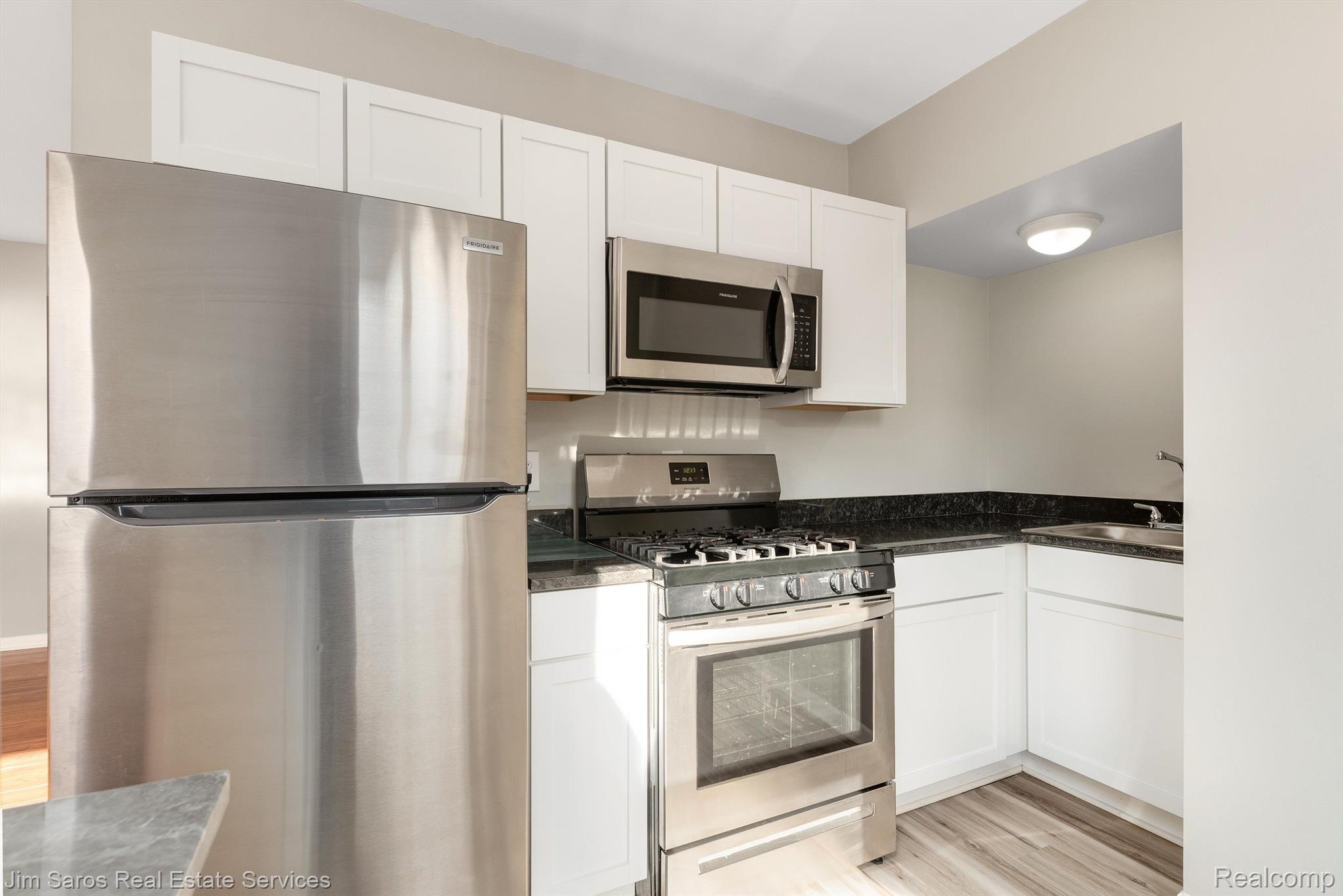 550 Parkview #317 - 1 Bedroom Property Photo 4