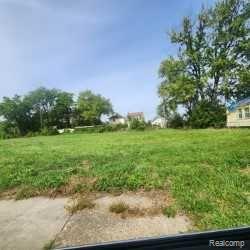 26165 W Outer Dr Property Photo 5