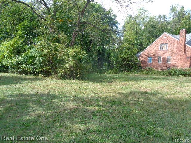 17555 Trinity St Property Photo 4