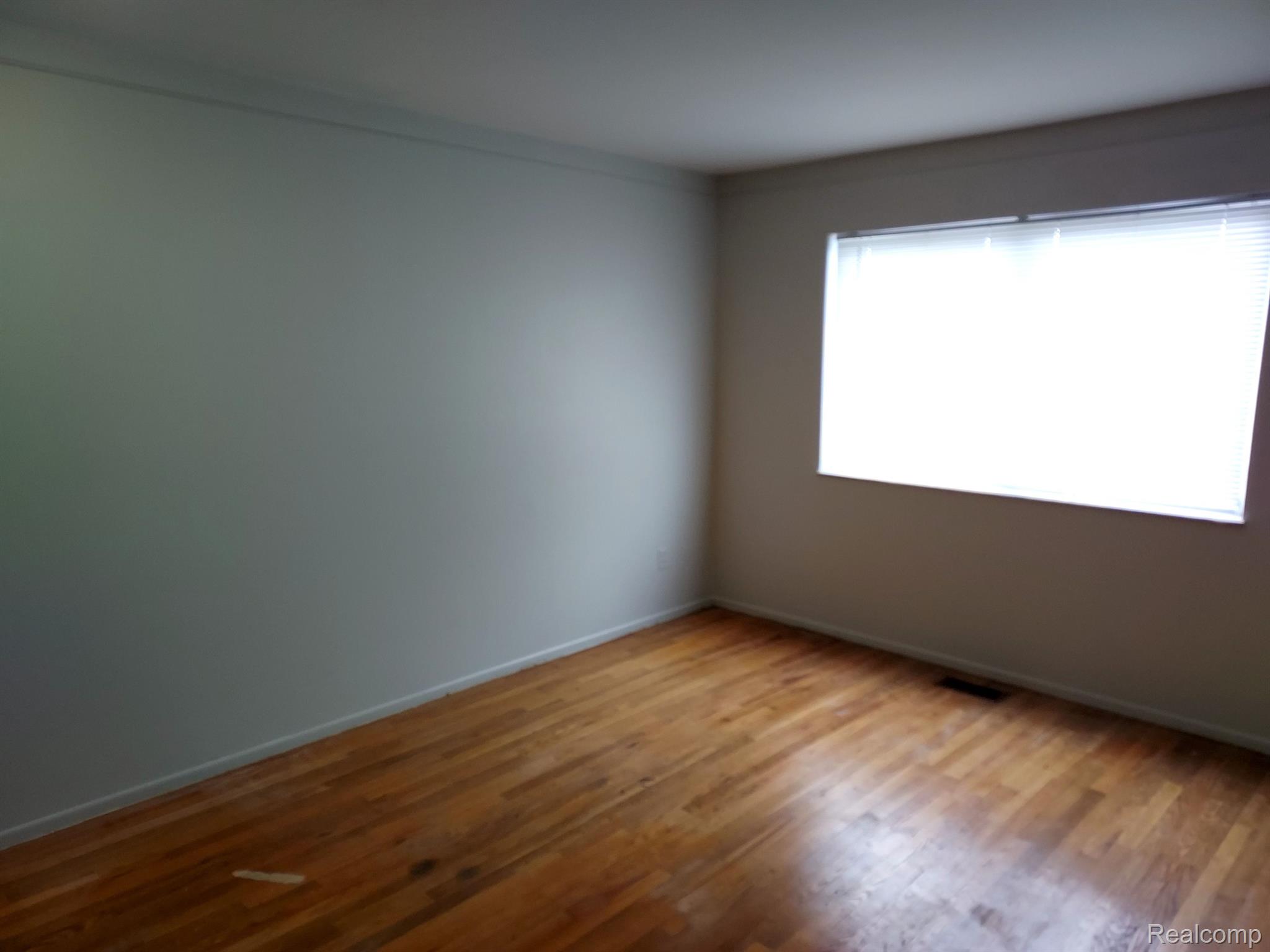 29334 Hoover Rd Property Photo 6