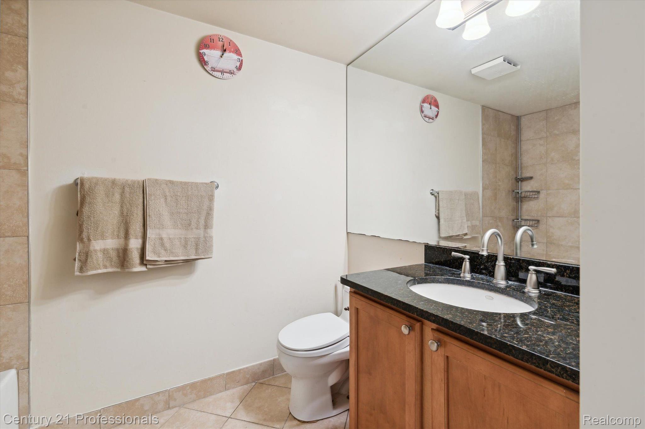 3320 Spinnaker Ln 11b 55 Property Photo 6