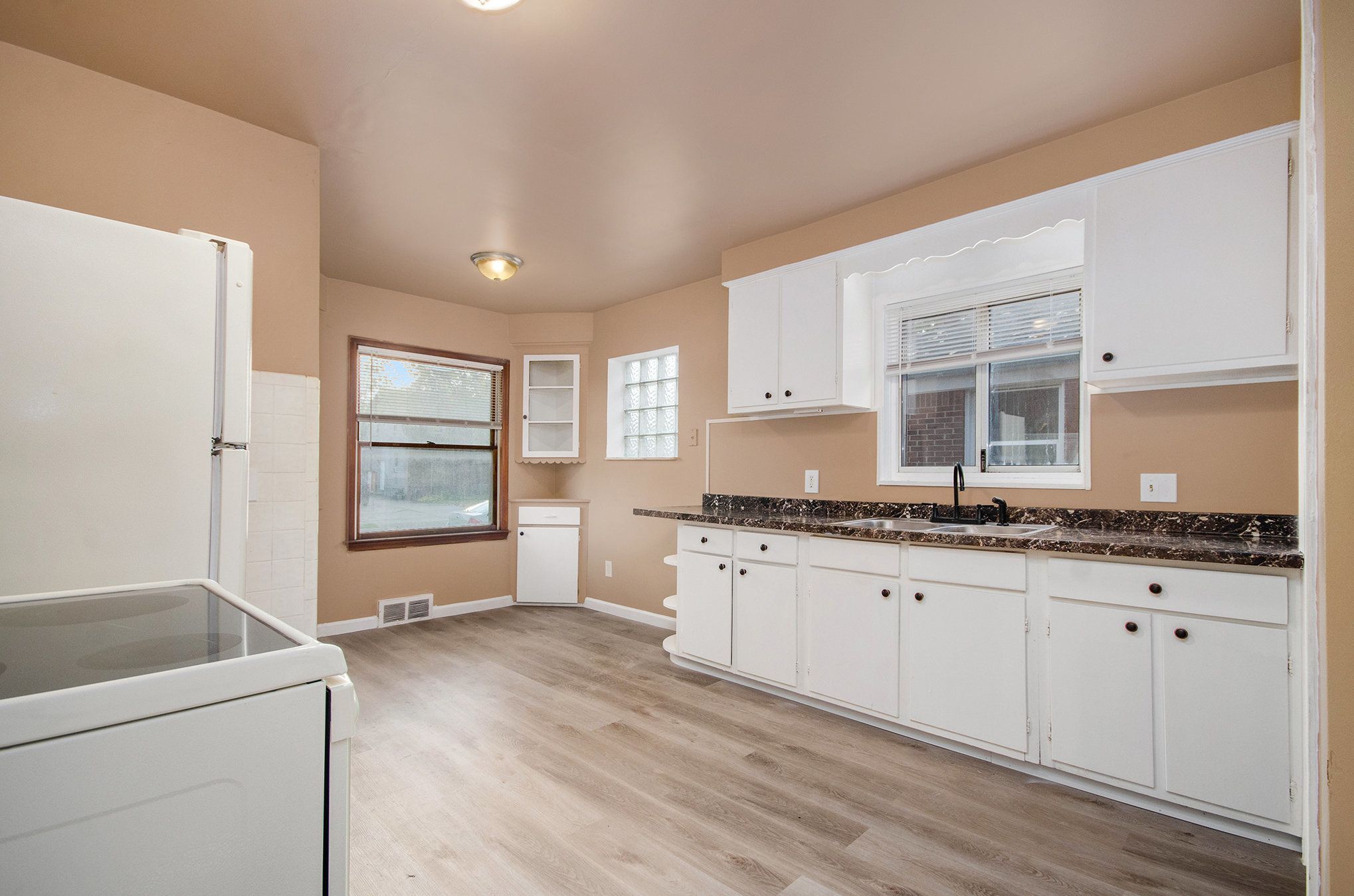 22585 Marine Ave Property Photo 5