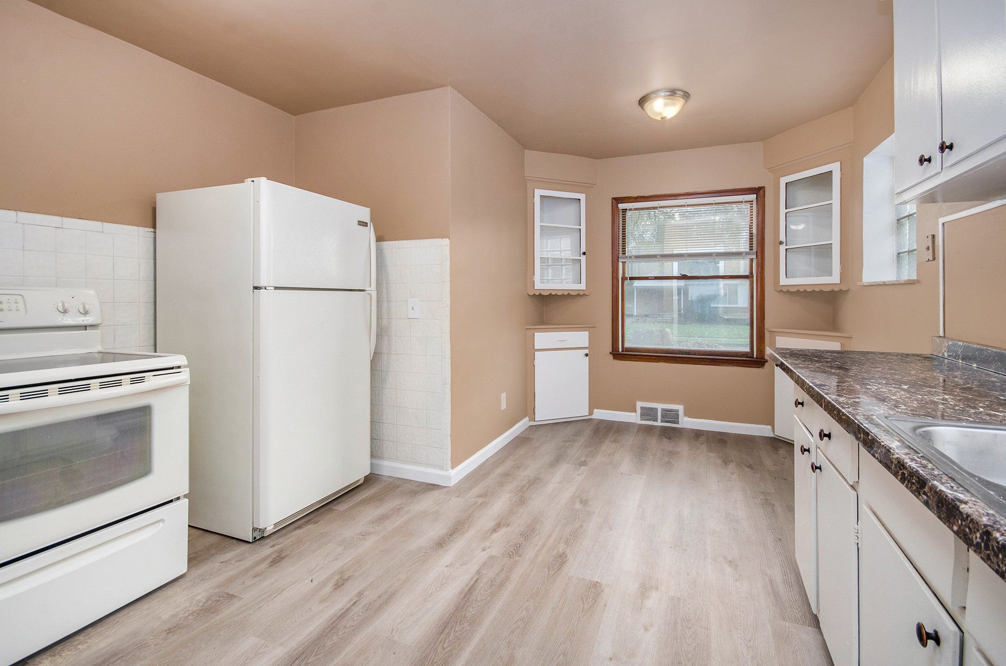 22585 Marine Ave Property Photo 6