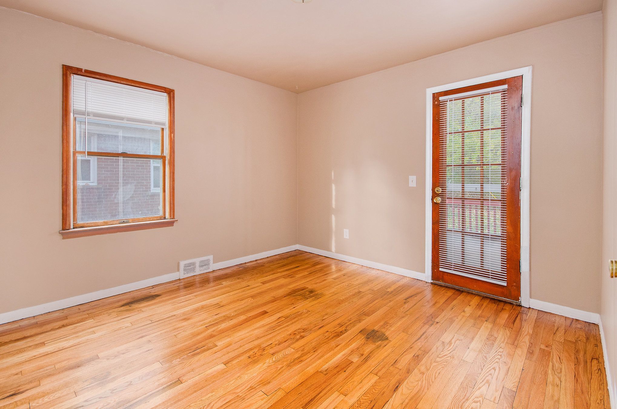 22585 Marine Ave Property Photo 10