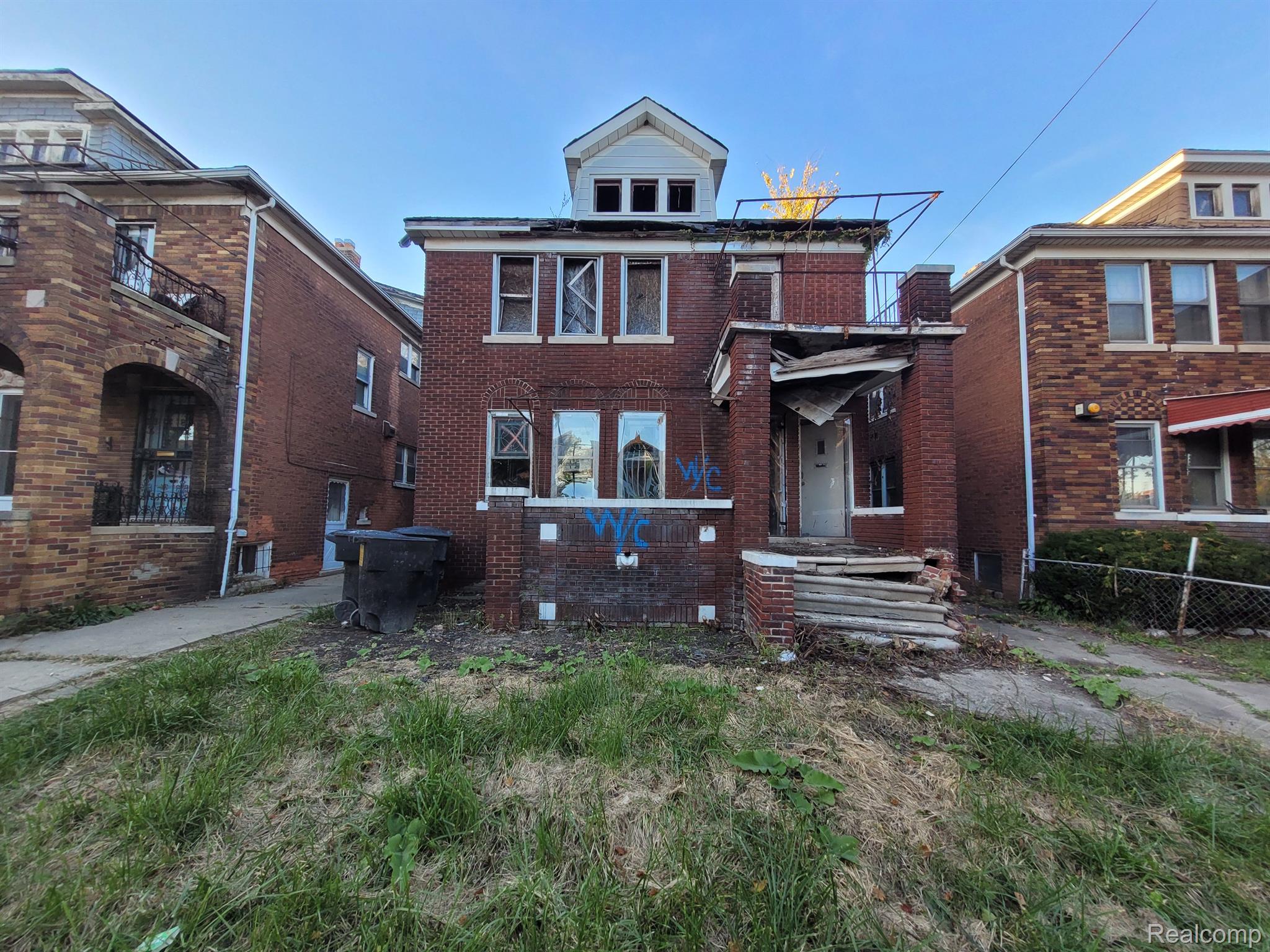 4824 CORTLAND ST Property Photo 1