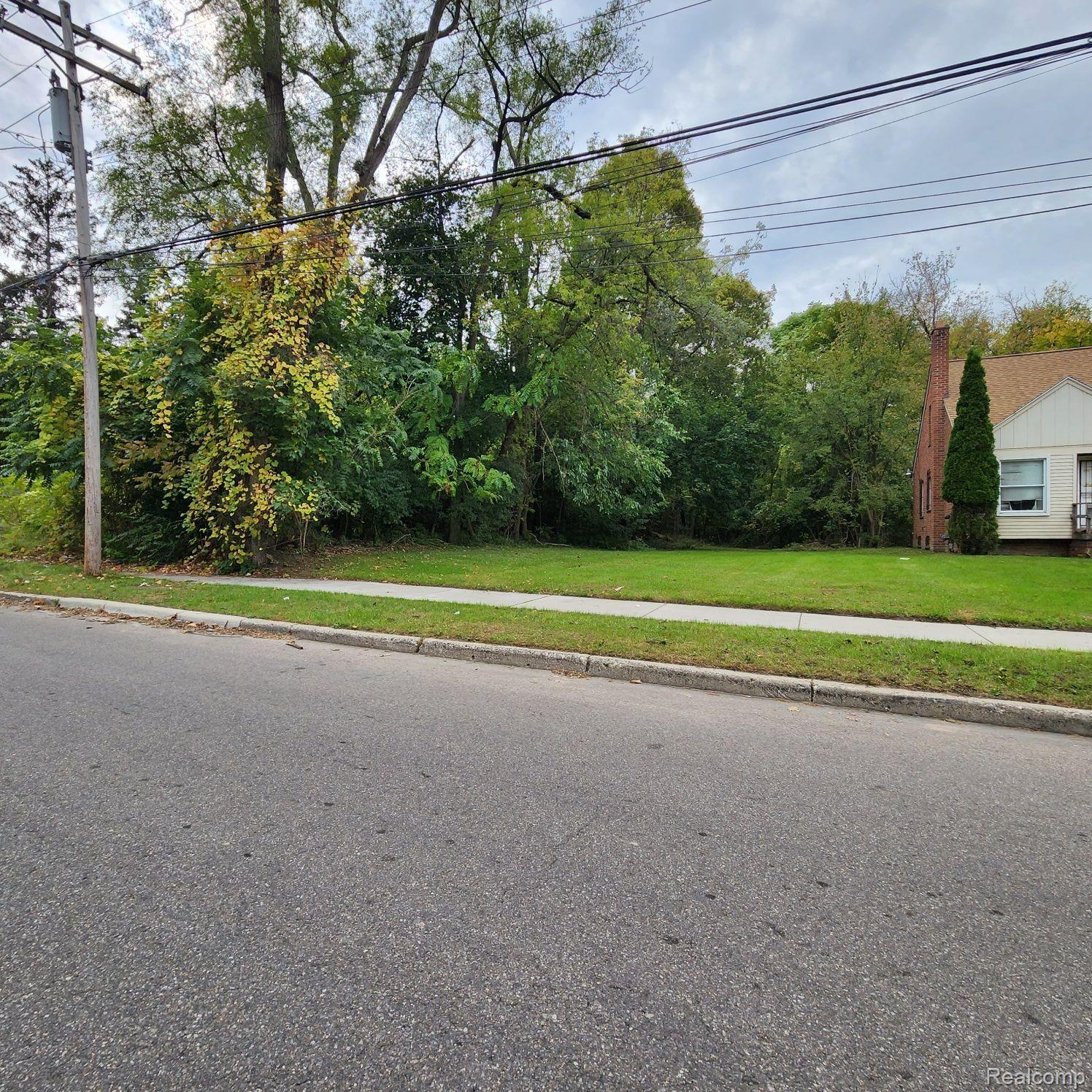 17609 Trinity St Property Photo 5