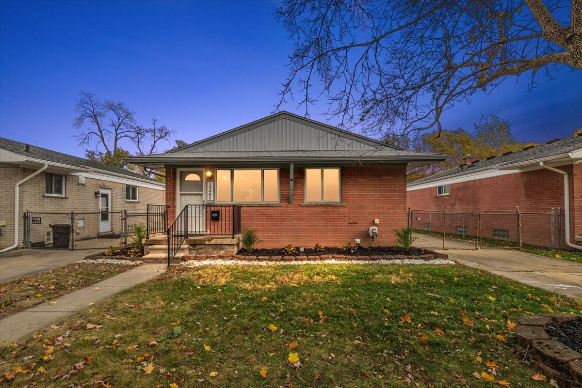 19480 DEERING ST Property Photo 1