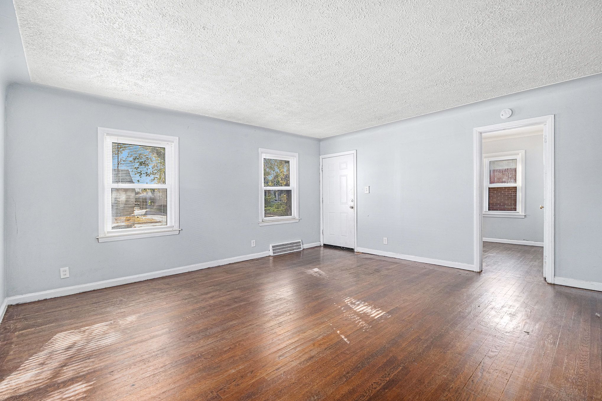1082 Ford Blvd Property Photo 3