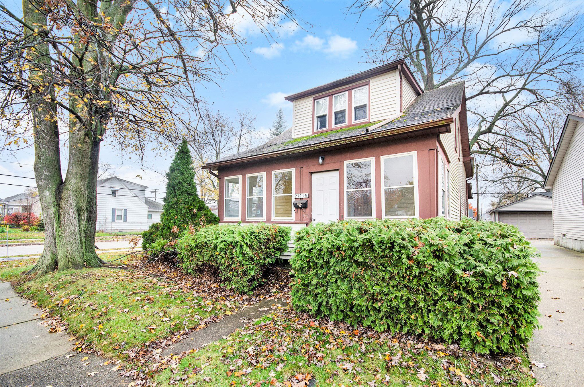 21716 Lakeview St Property Photo 2