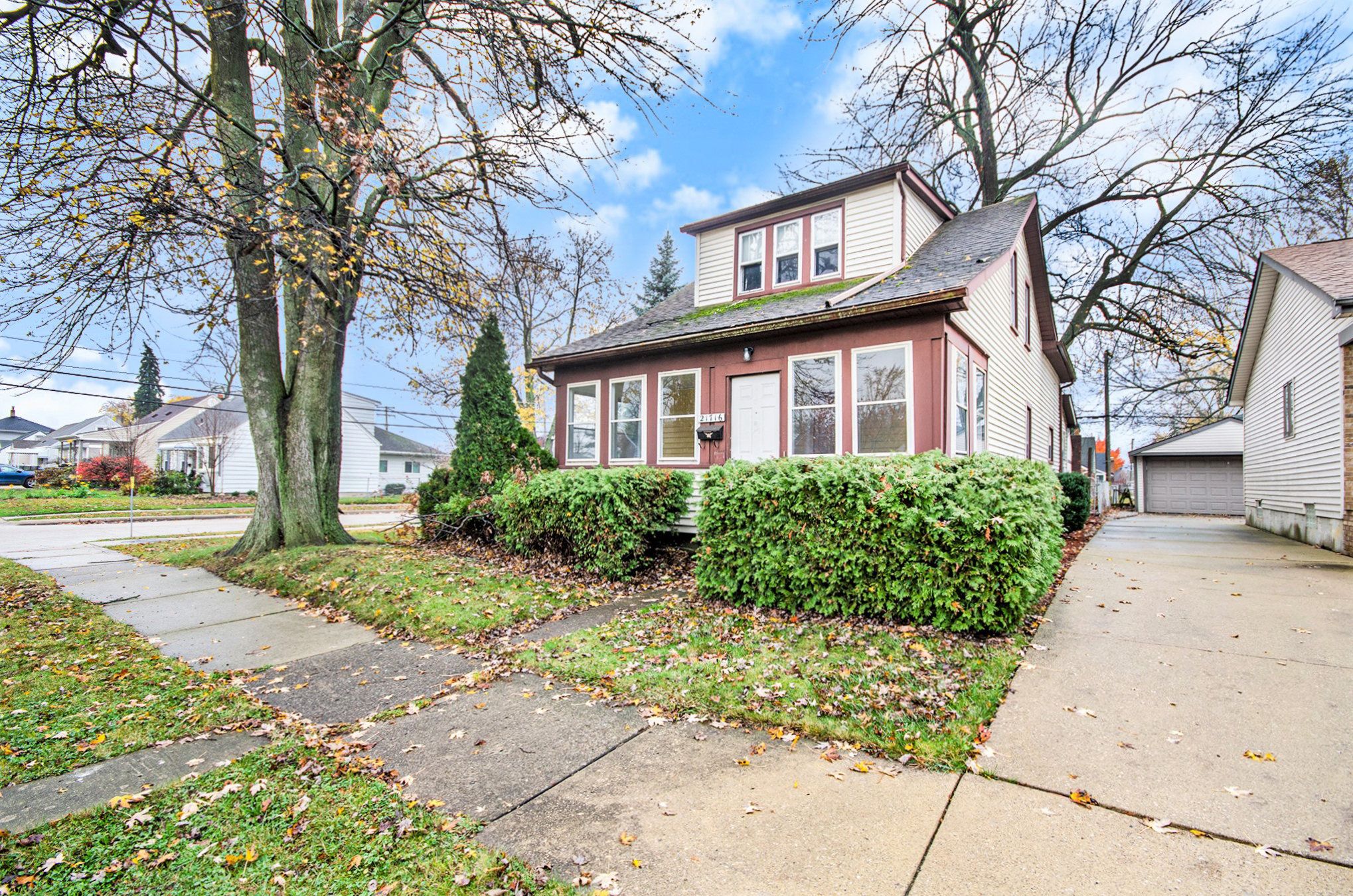 21716 Lakeview St Property Photo 4