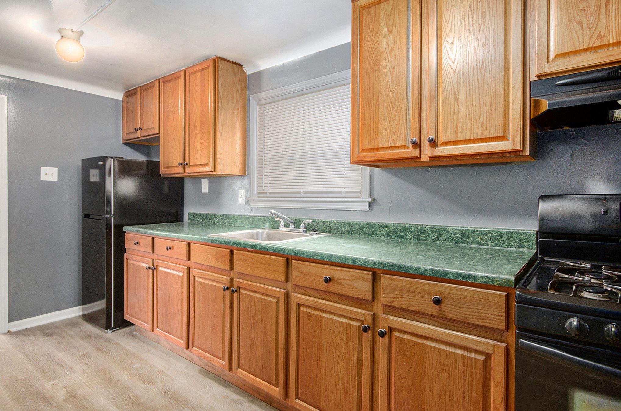 21716 Lakeview St Property Photo 12