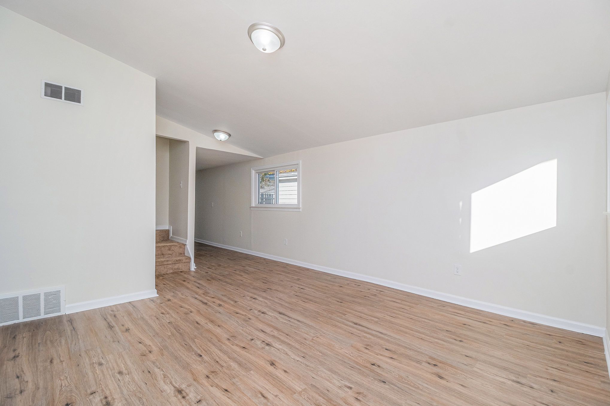 408 W Jarvis Ave Property Photo 3