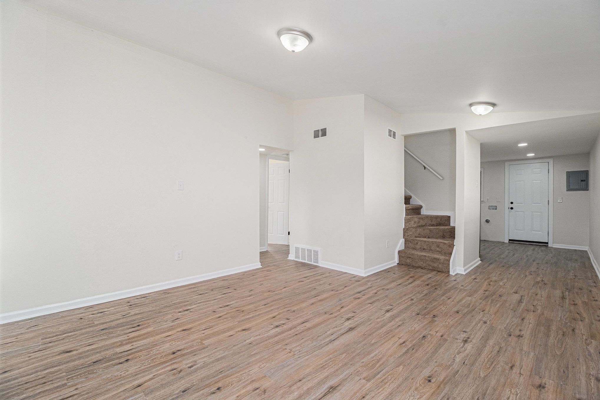 408 W Jarvis Ave Property Photo 4