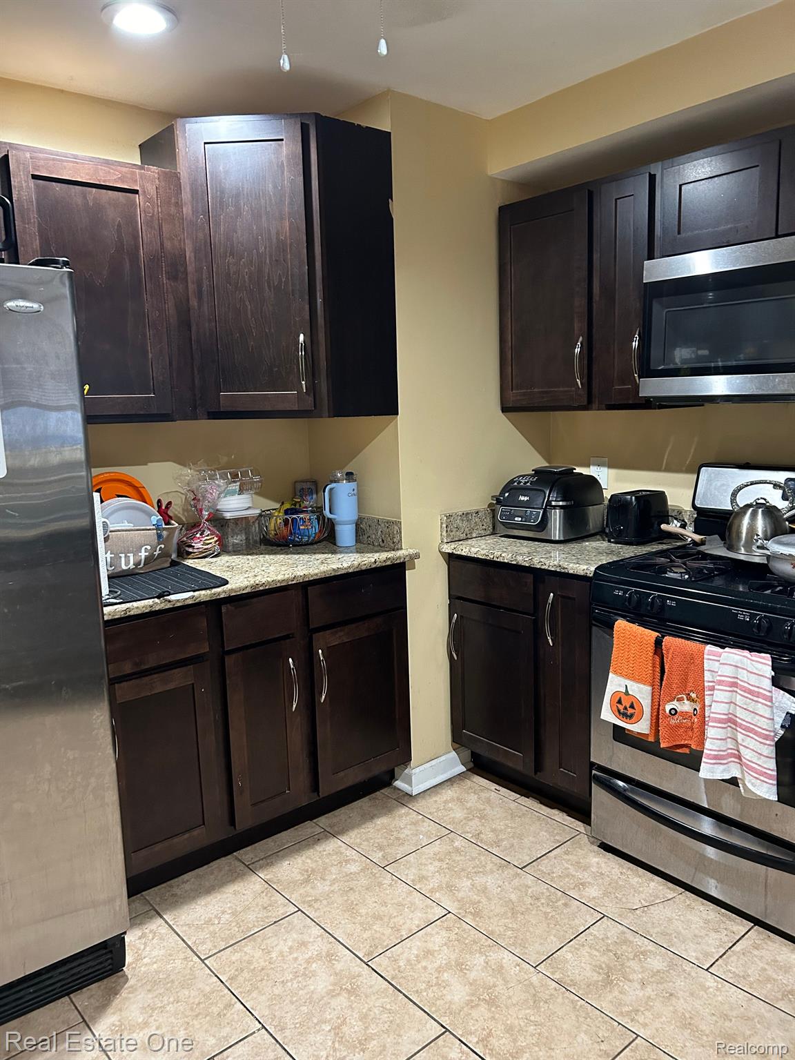 22931 Champaign St Property Photo 5