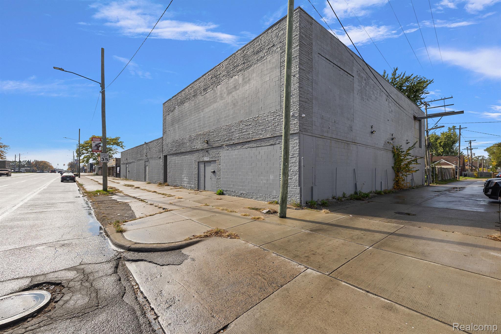 19807 Van Dyke St Property Photo 28