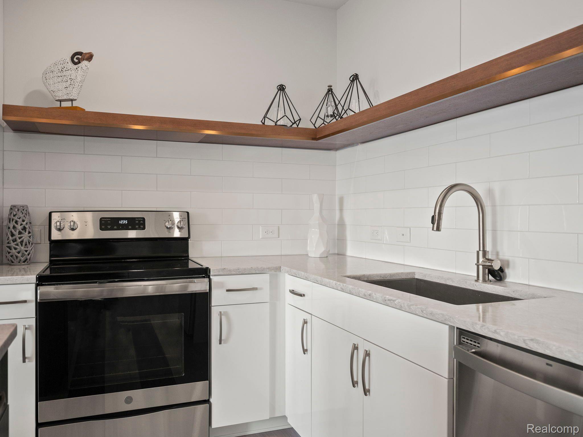7430 2nd Ave #1006 Property Photo 16