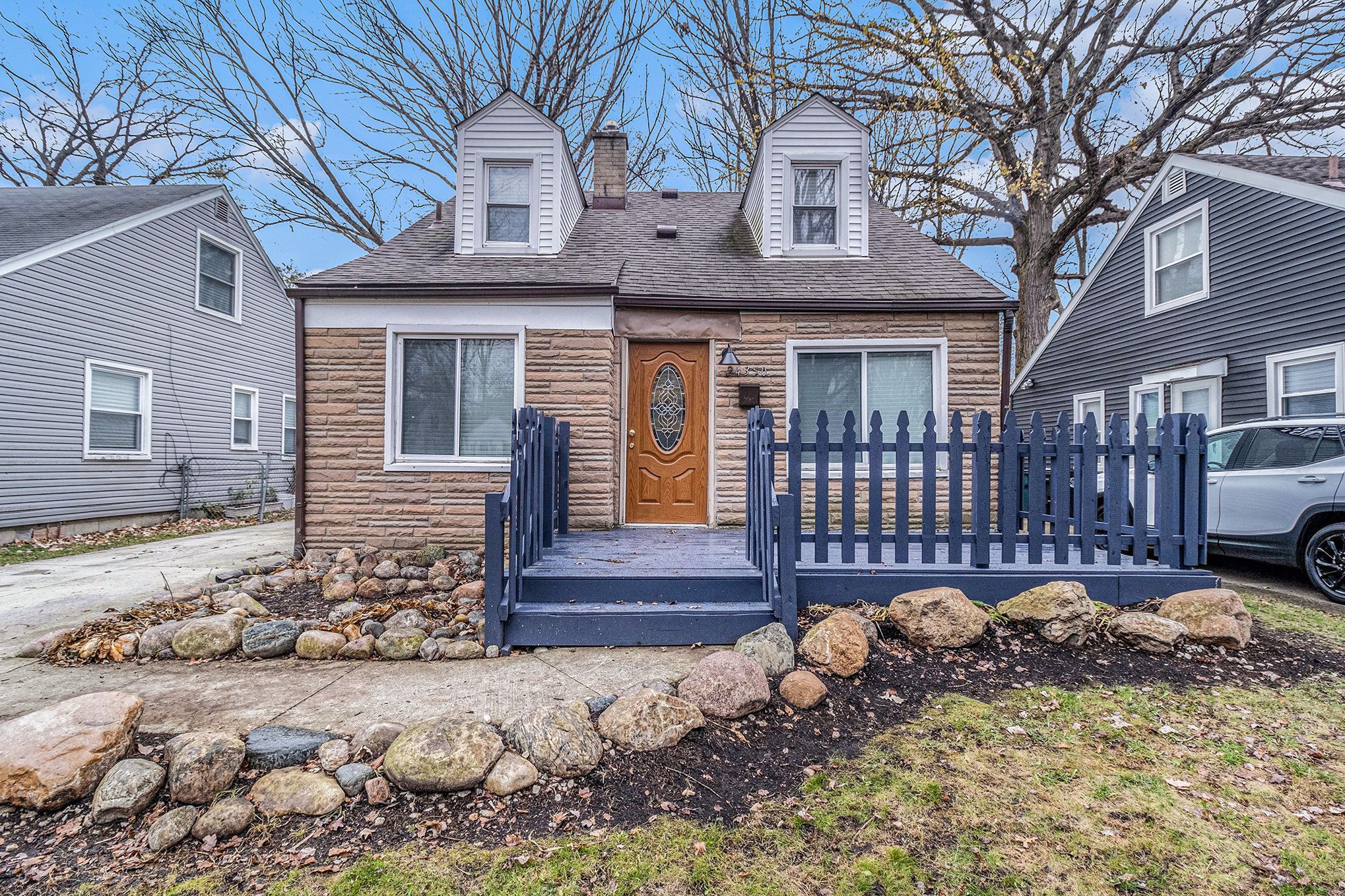 24350 Parklawn St Property Photo 1