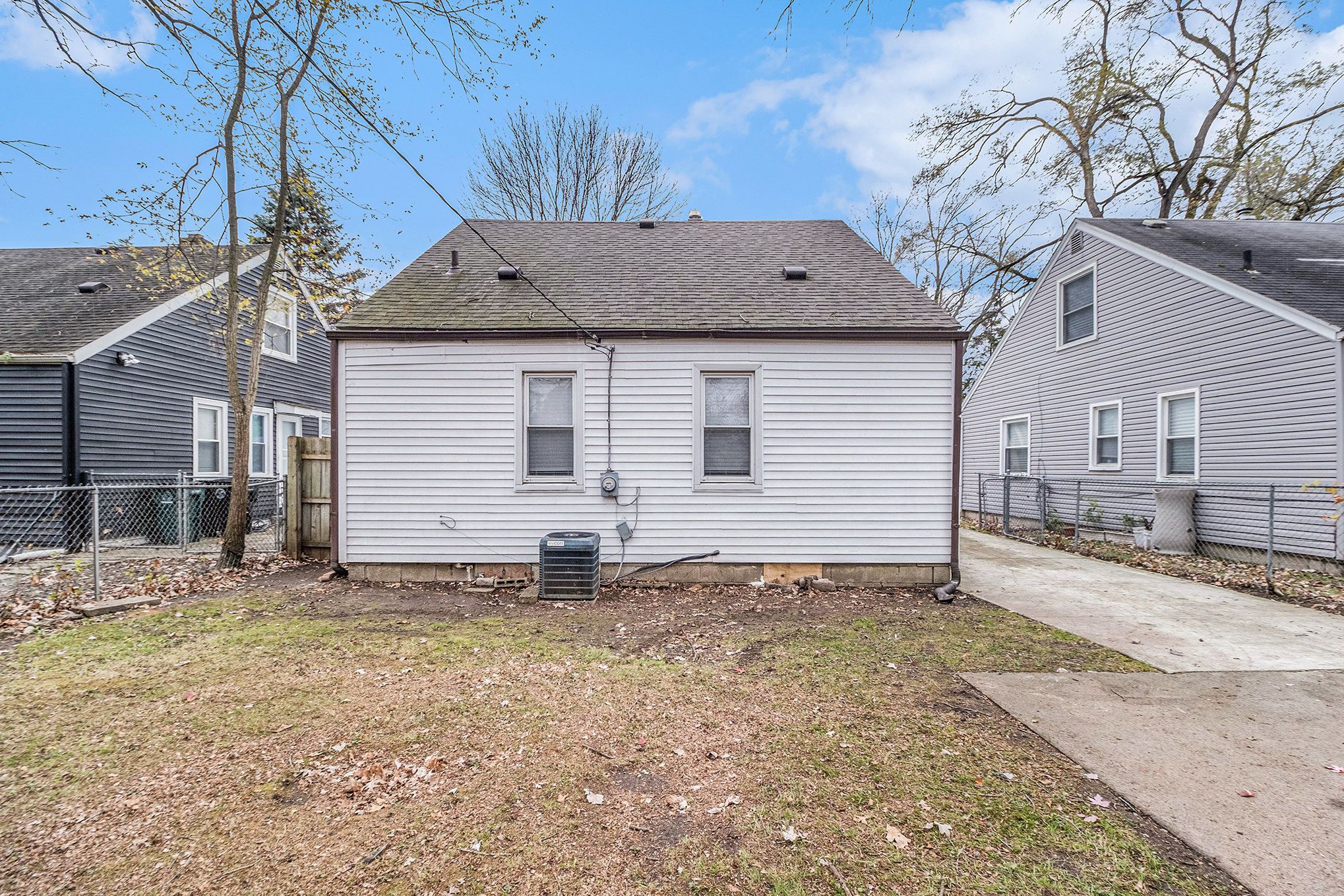 24350 Parklawn St Property Photo 13