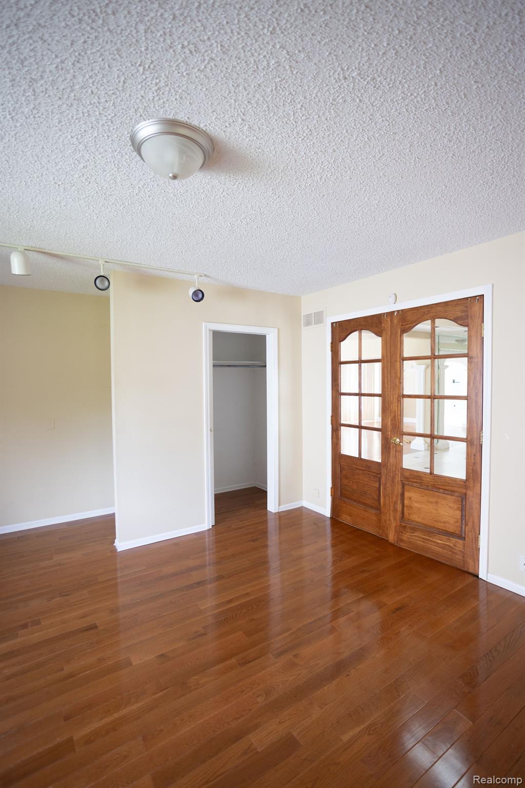 5881 Naneva Property Photo 28