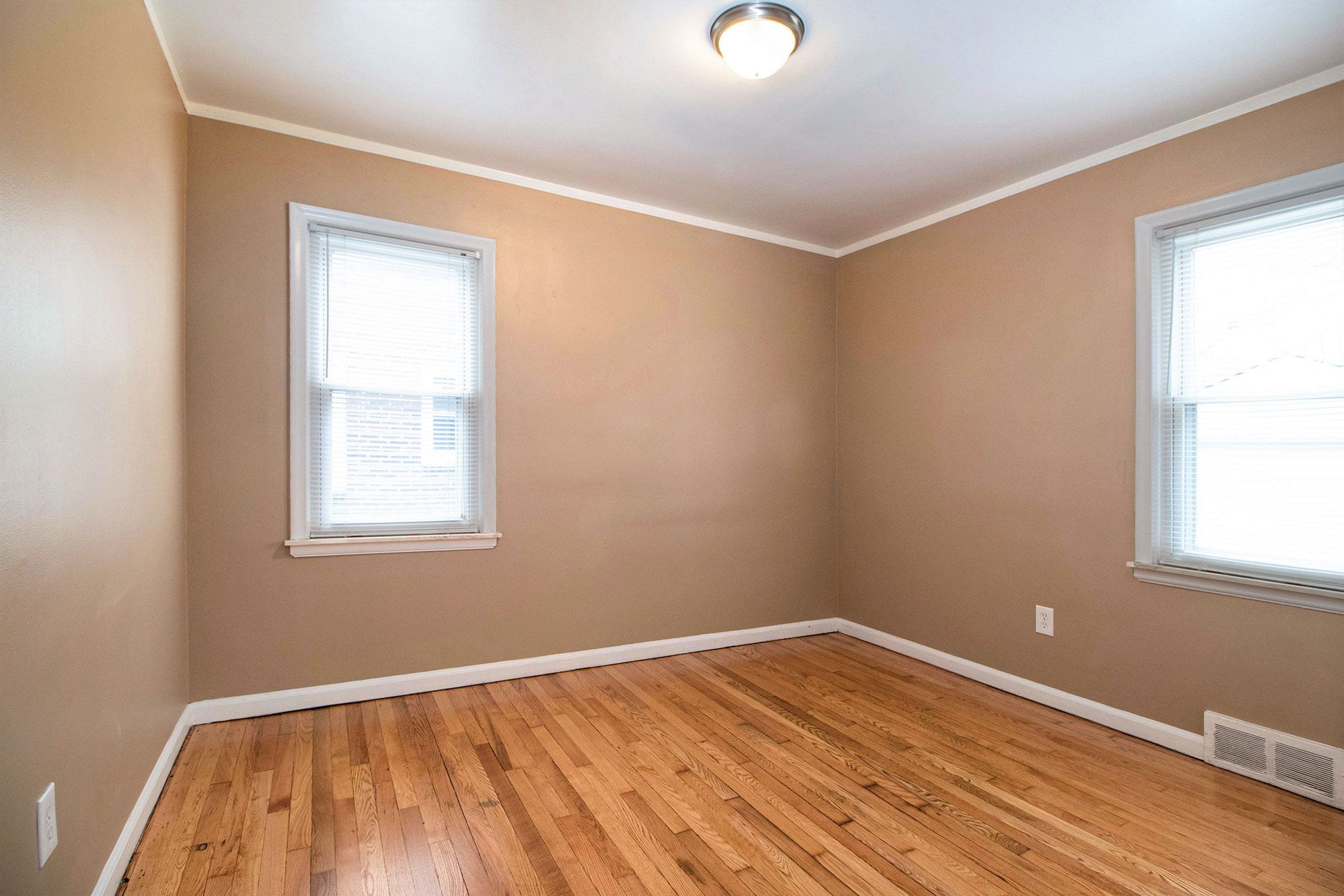 9995 Riverdale Property Photo 7