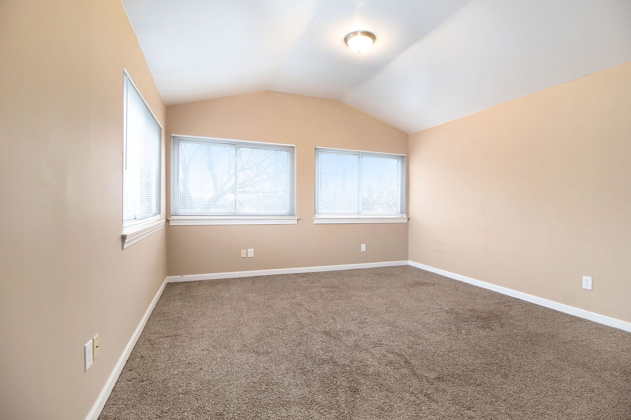 9995 Riverdale Property Photo 10