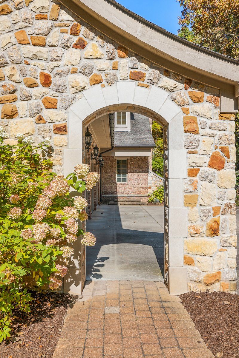 2541 Plum Creek Court Property Photo 6