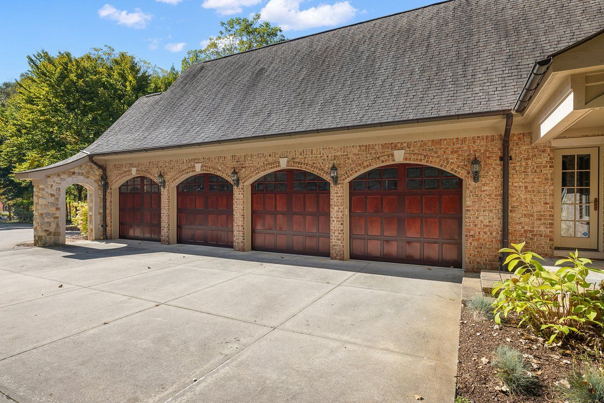 2541 Plum Creek Court Property Photo 8