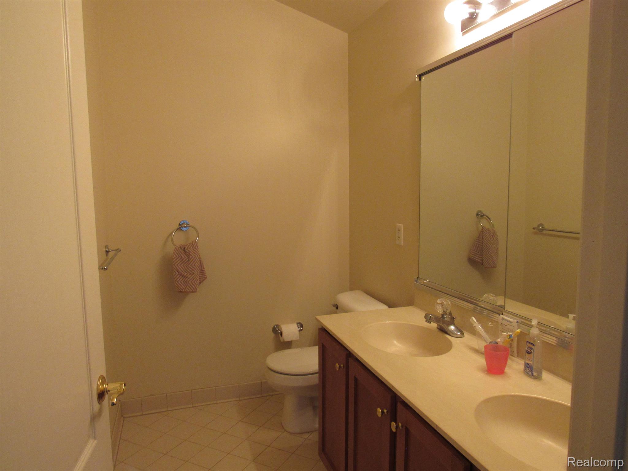 50004 Streamwood Dr Property Photo 5