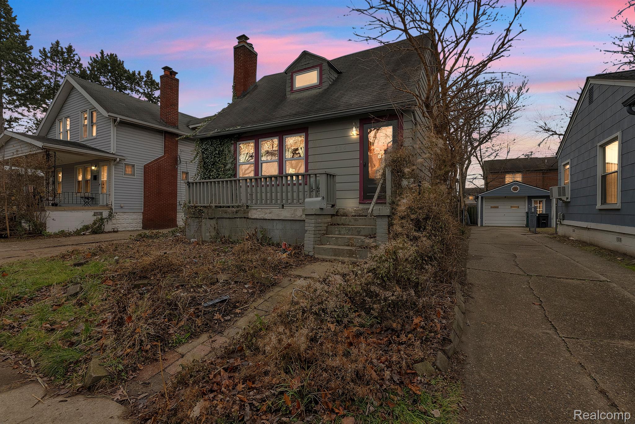 534 E Cambourne St Property Photo 1