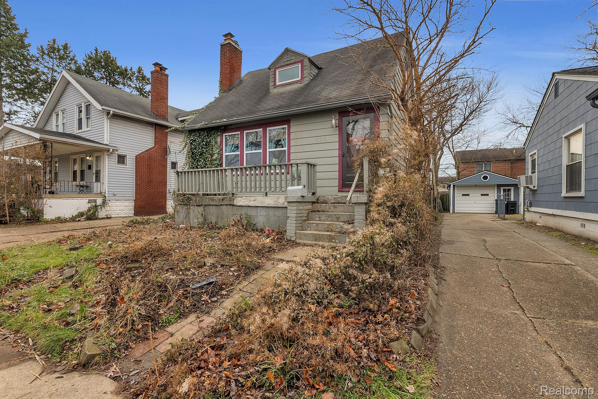 534 E Cambourne St Property Photo 2