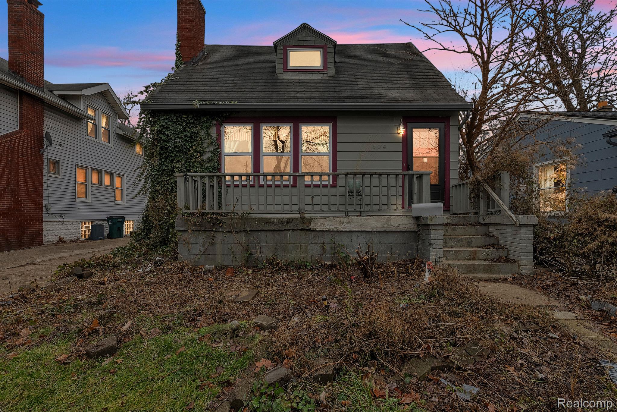 534 E Cambourne St Property Photo 3