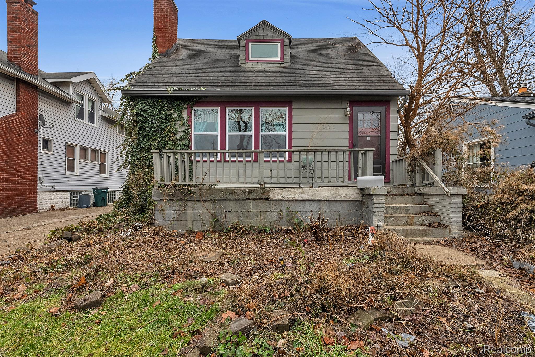 534 E Cambourne St Property Photo 4