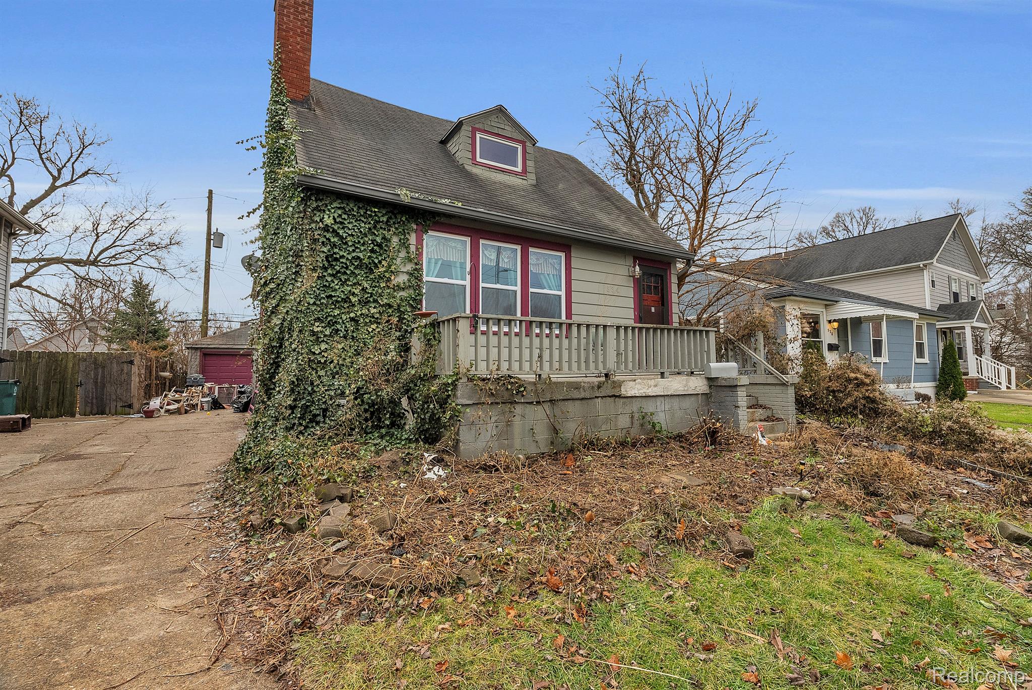 534 E Cambourne St Property Photo 6