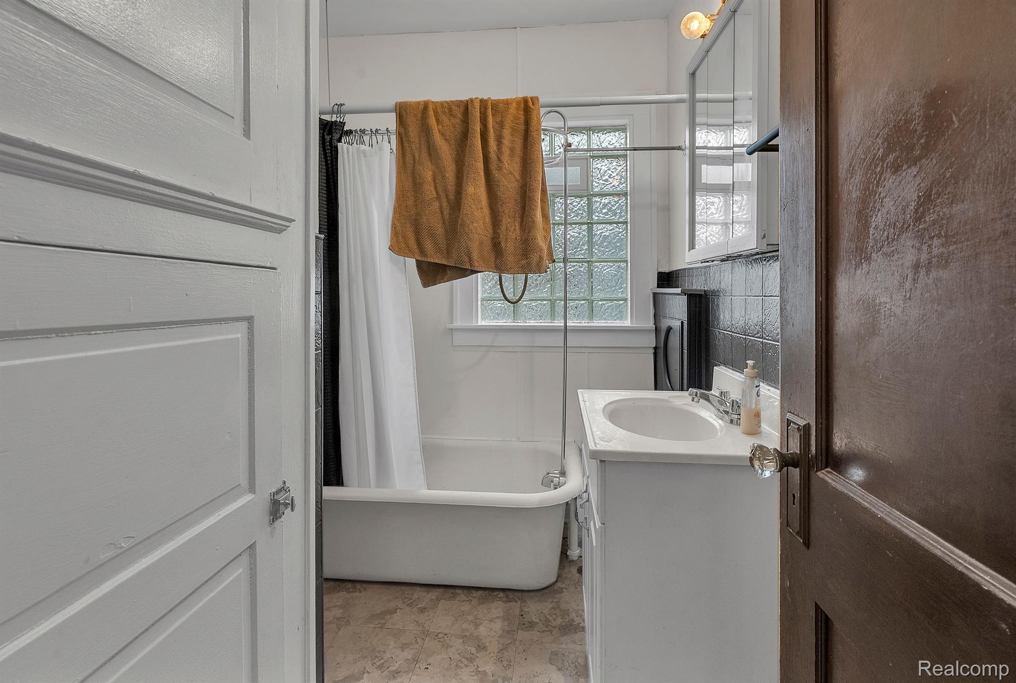 534 E Cambourne St Property Photo 13
