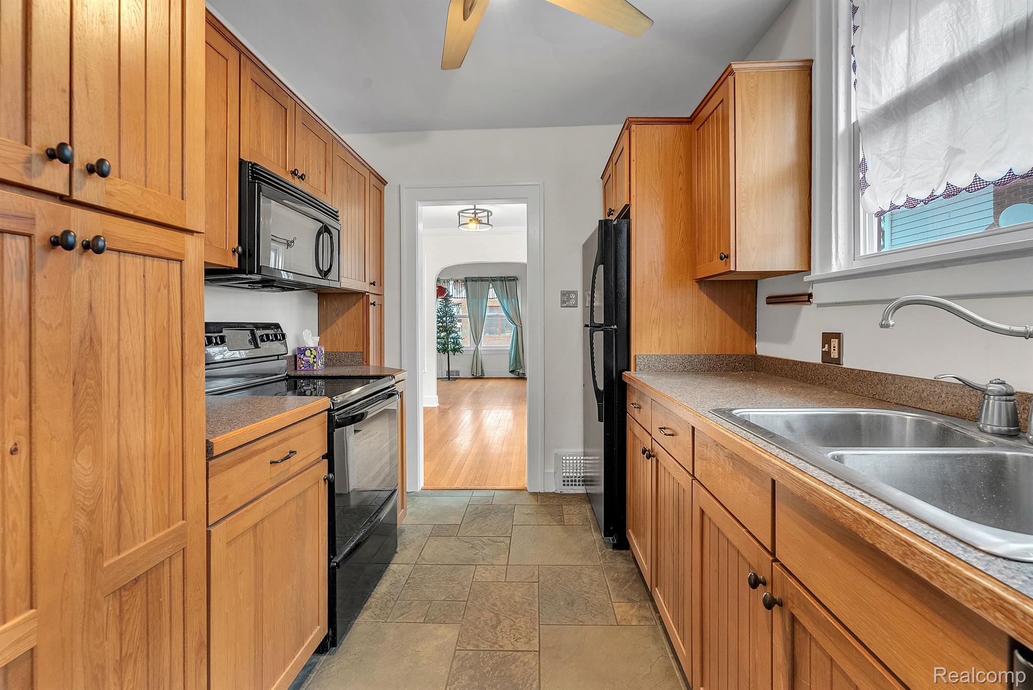 534 E Cambourne St Property Photo 16