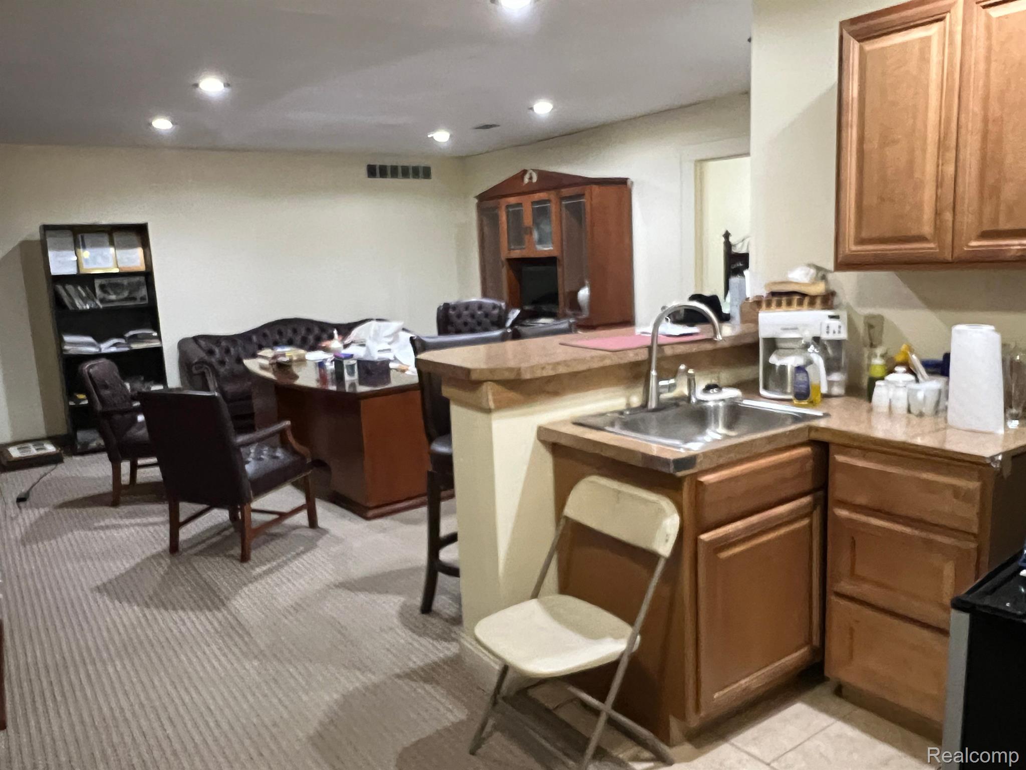 15144 Plymouth Rd Property Photo 11