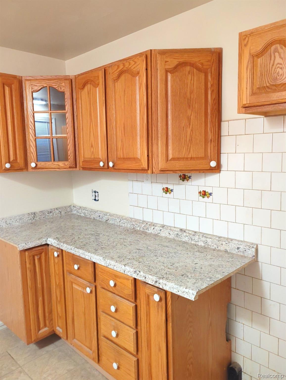 20313 Schoenherr St Property Photo 7
