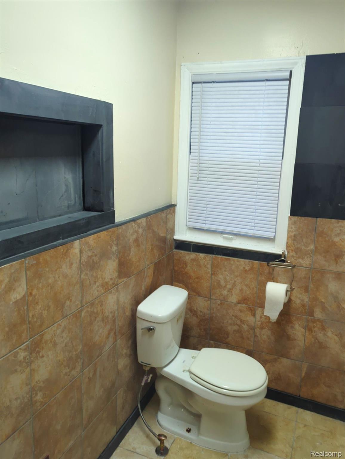 20313 Schoenherr St Property Photo 13
