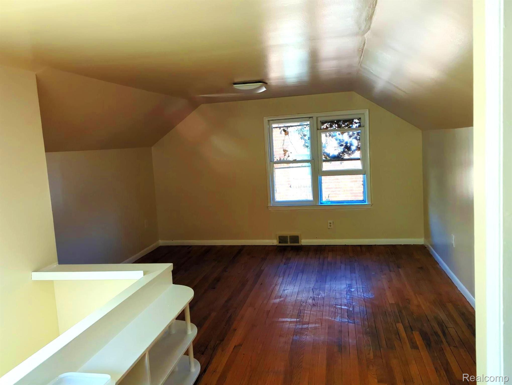 20313 Schoenherr St Property Photo 15