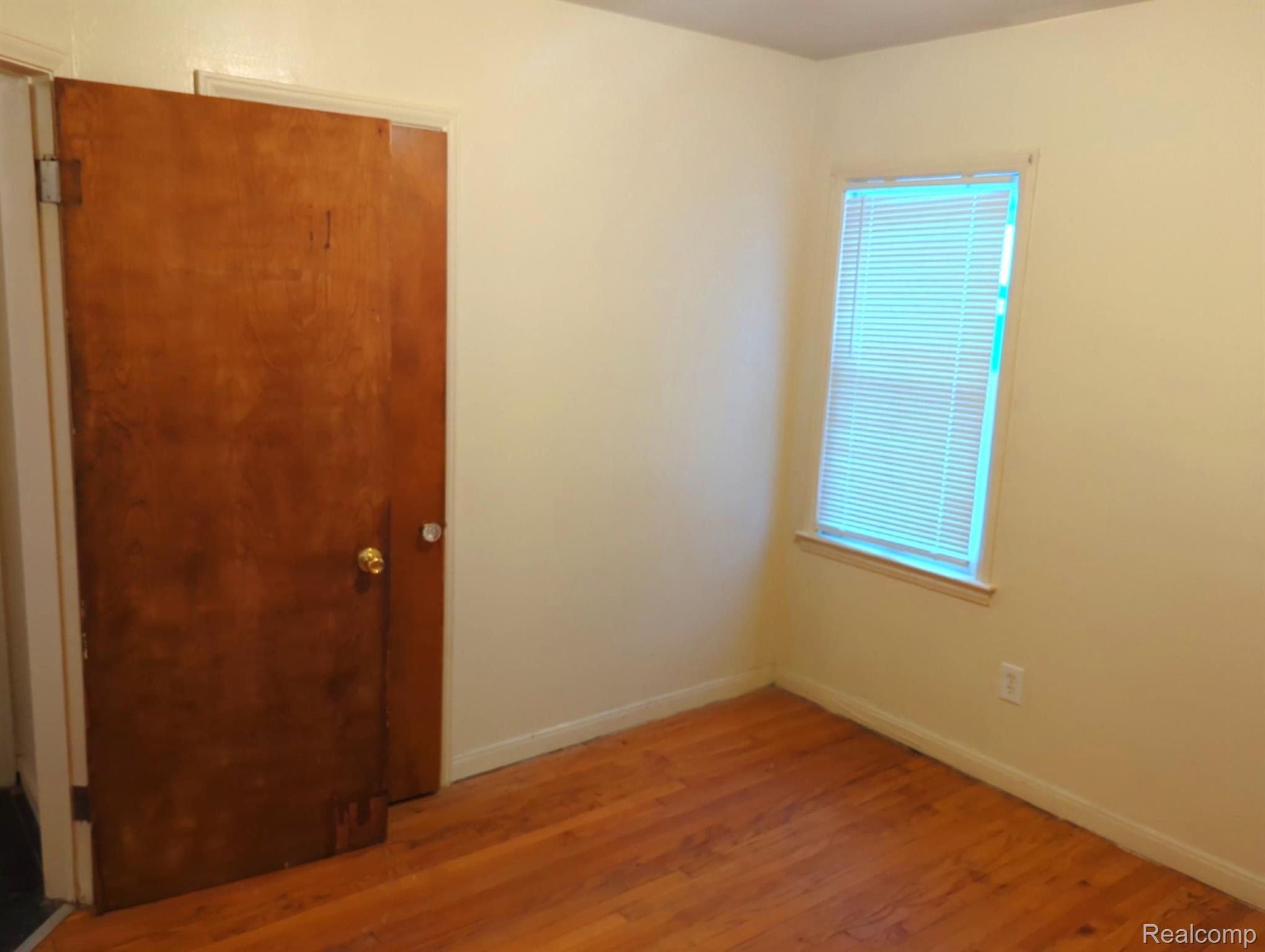 20313 Schoenherr St Property Photo 17