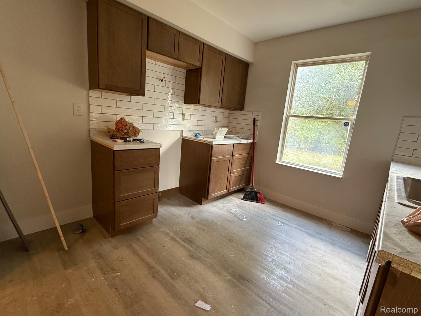 450 Kitchener St Property Photo 4