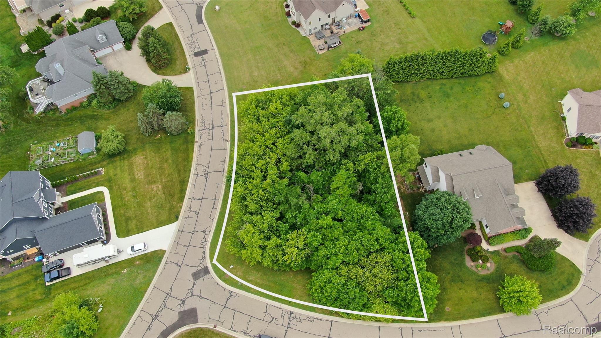 13042 Keweenaw Crt Property Photo 2