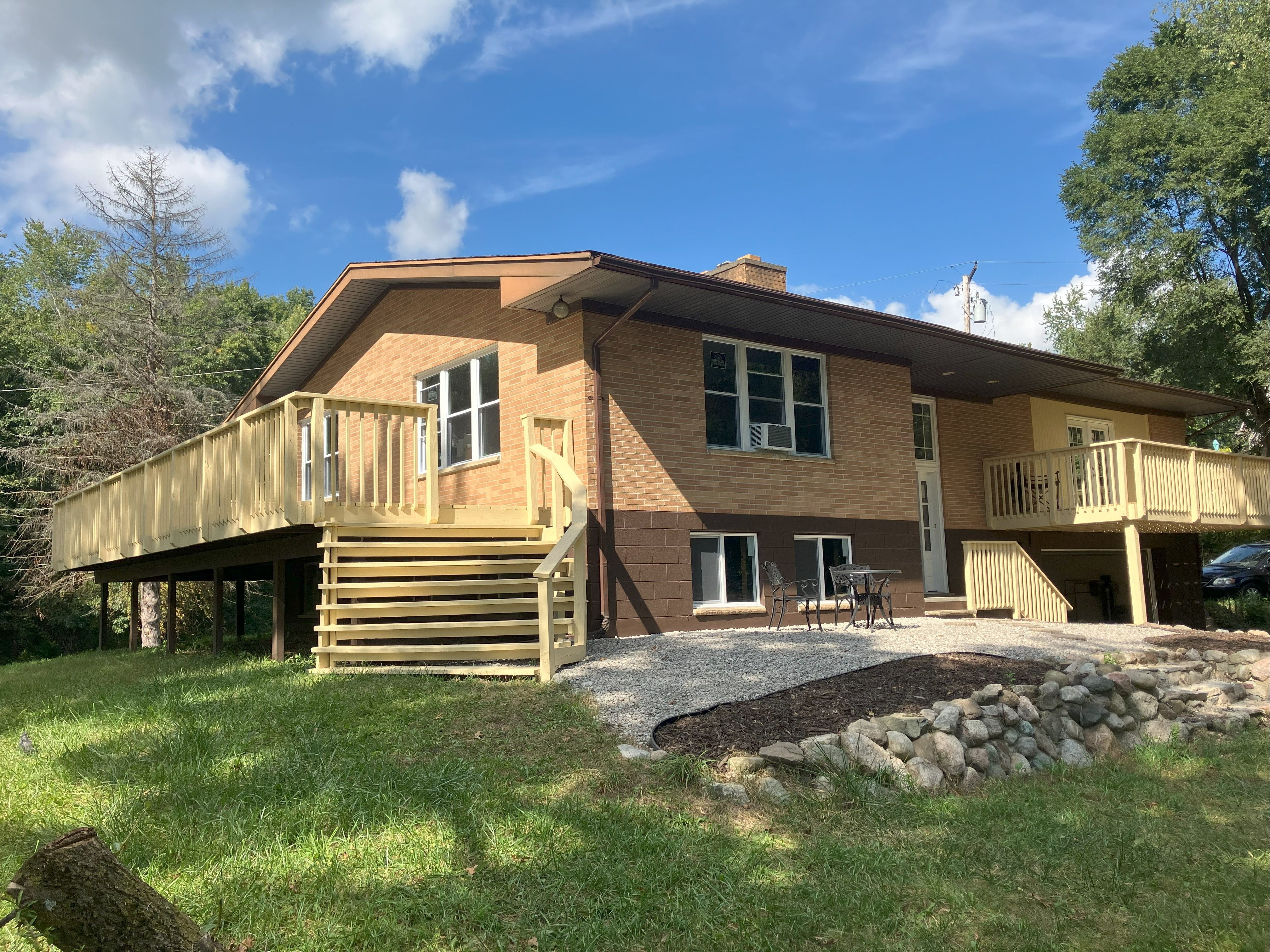 106 Indianside Rd Property Photo 1